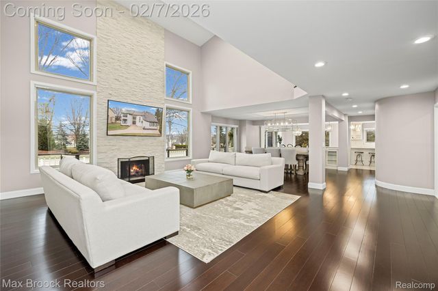 31189 Country Ridge Circle, Farmington Hills, MI 48331