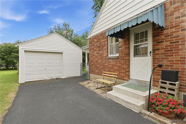 43 Norman Place, Amherst, NY 14226