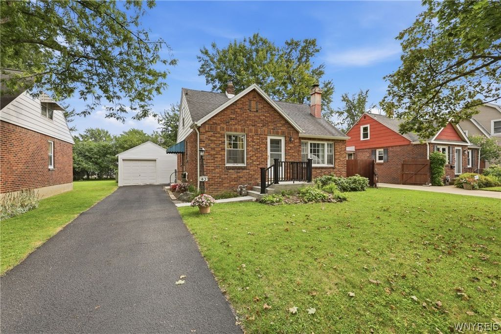 43 Norman Place, Amherst, NY 14226