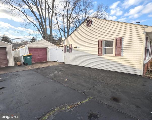 1706 SPENCER DR, Croydon, PA 19021