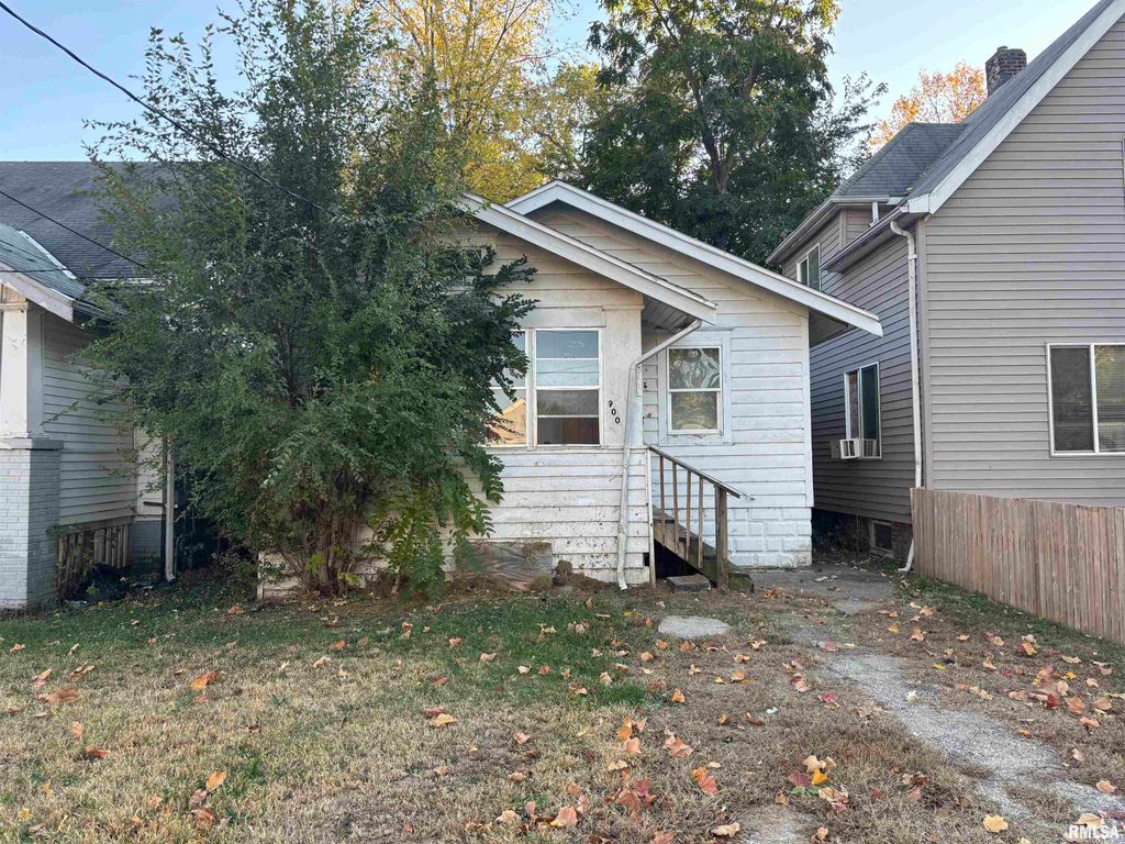 900 E VIRGINIA Avenue, Peoria, IL 61603