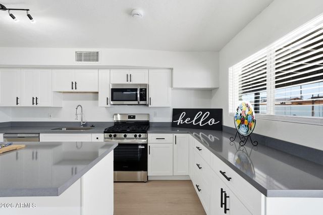 1343 W 7TH Avenue, Mesa, AZ 85202