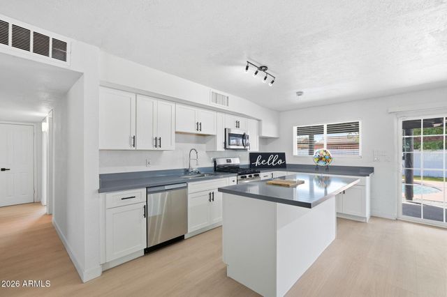 1343 W 7TH Avenue, Mesa, AZ 85202
