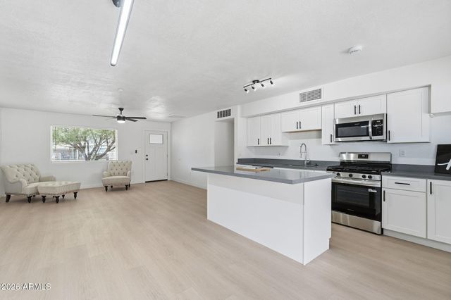 1343 W 7TH Avenue, Mesa, AZ 85202