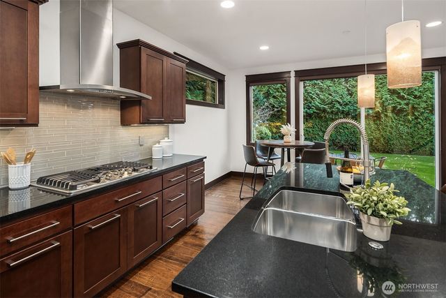 6555 125th Avenue NE, Kirkland, WA 98033