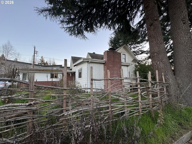 805 River Rd, Eugene, OR 97404