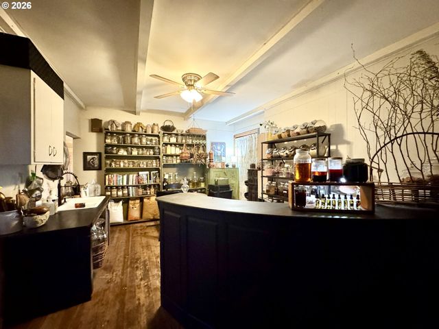 805 River Rd, Eugene, OR 97404