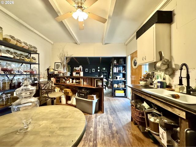 805 River Rd, Eugene, OR 97404