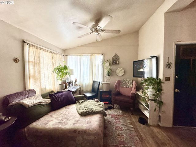 805 River Rd, Eugene, OR 97404