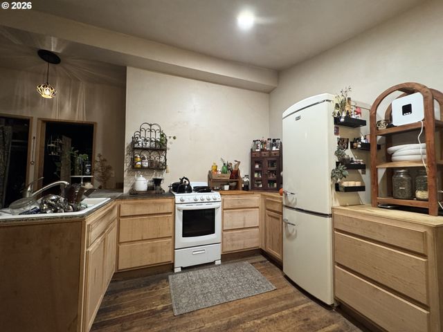 805 River Rd, Eugene, OR 97404