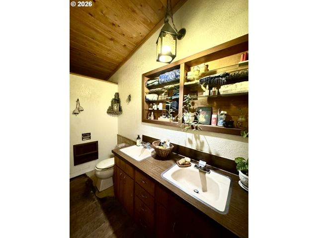 805 River Rd, Eugene, OR 97404