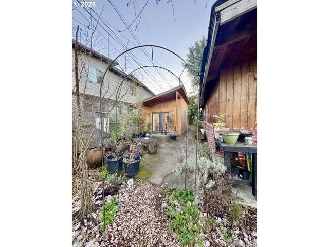 805 River Rd, Eugene, OR 97404