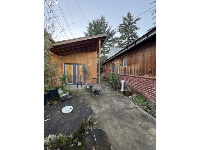 805 River Rd, Eugene, OR 97404