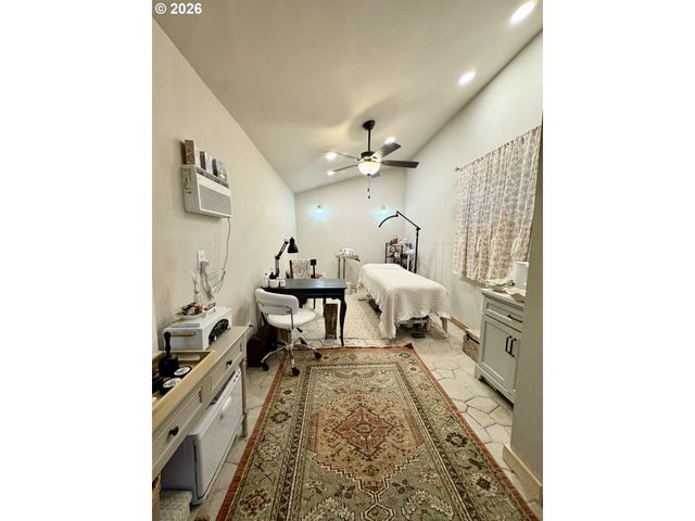 805 River Rd, Eugene, OR 97404