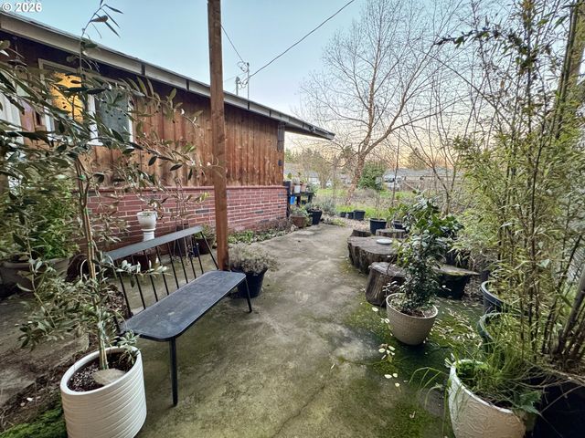 805 River Rd, Eugene, OR 97404