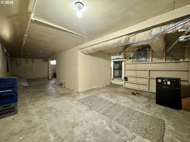 805 River Rd, Eugene, OR 97404