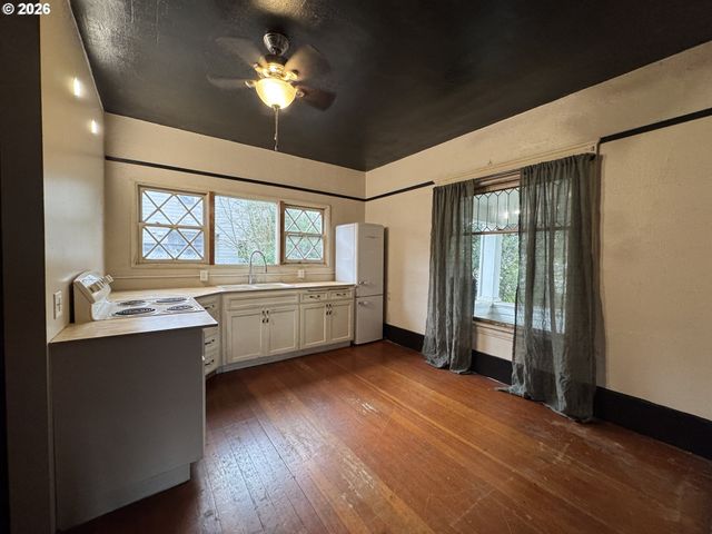 805 River Rd, Eugene, OR 97404