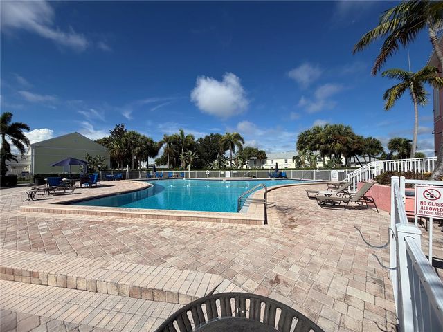 4744 SNOOK DRIVE SE, St Petersburg, FL 33705