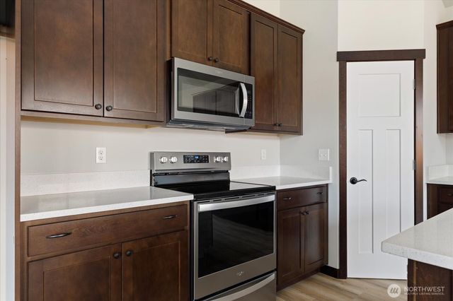 926 NW Shire Street, Oak Harbor, WA 98277