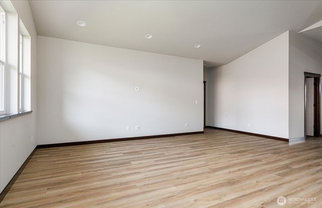 926 NW Shire Street, Oak Harbor, WA 98277