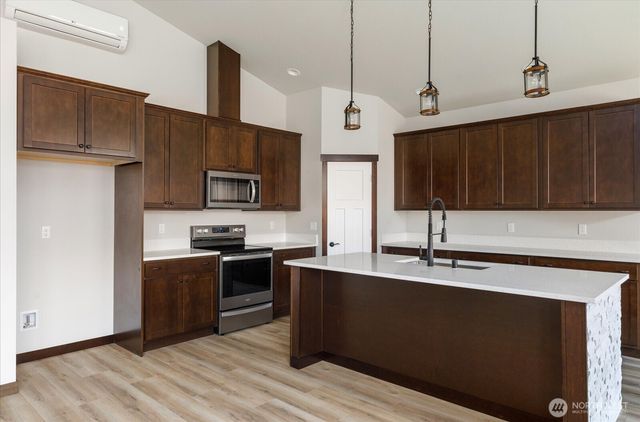 926 NW Shire Street, Oak Harbor, WA 98277