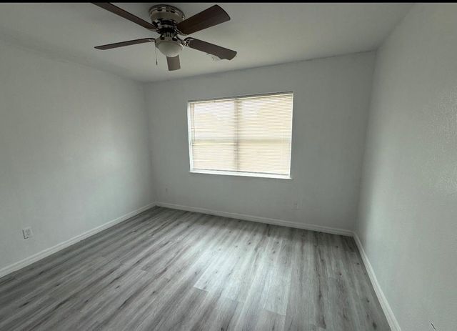 8710 Valley Flag, Houston, TX 77078