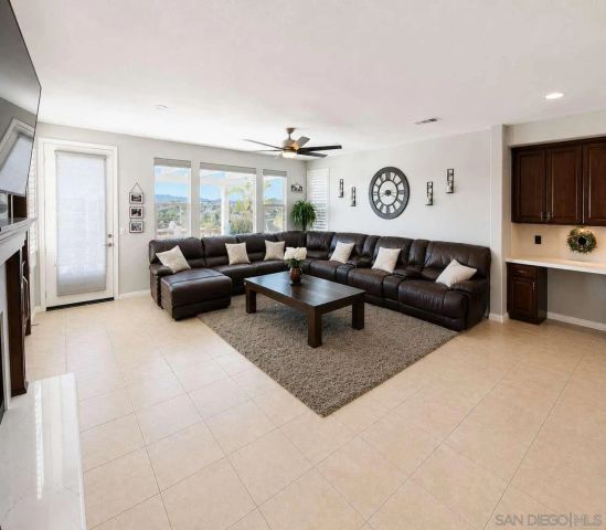 2327 Clearcrest LN, Fallbrook, CA 92028