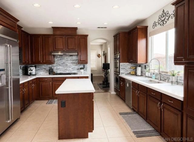 2327 Clearcrest LN, Fallbrook, CA 92028