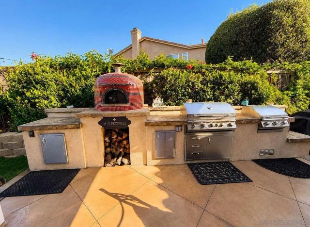 2327 Clearcrest LN, Fallbrook, CA 92028