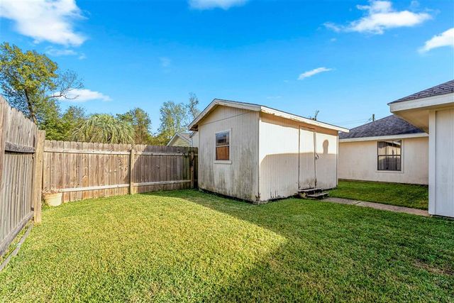 242 Summerwood Drive, Sulphur, LA 70663