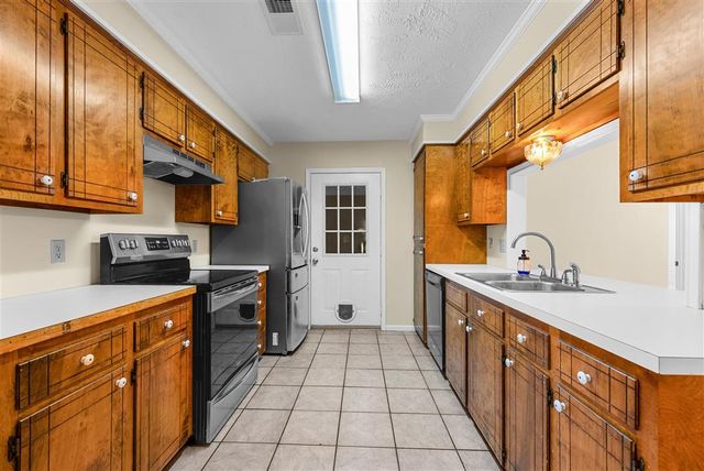 242 Summerwood Drive, Sulphur, LA 70663