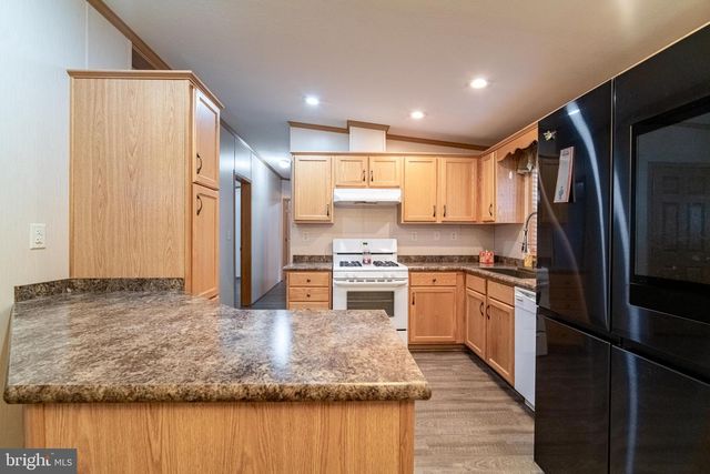 303 BASIL CT, York, PA 17402