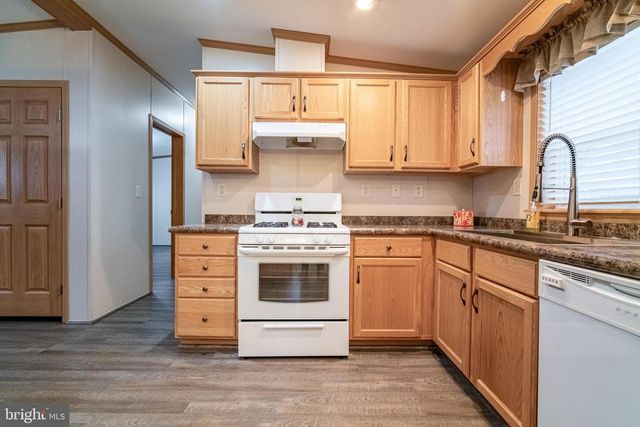 303 BASIL CT, York, PA 17402