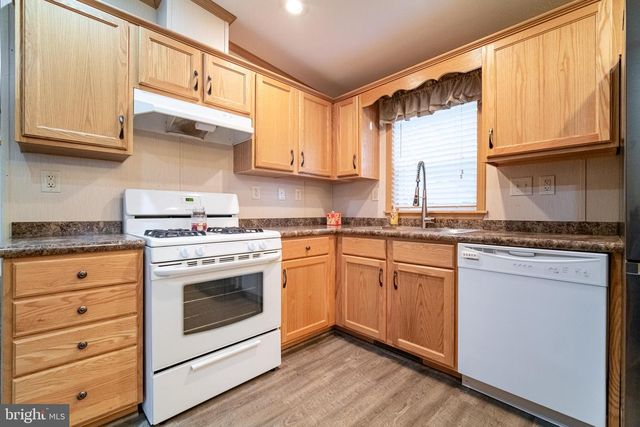 303 BASIL CT, York, PA 17402