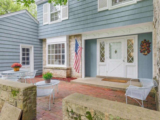 805 E Hyde WAY, Fox Point, WI 53217