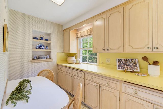 805 E Hyde WAY, Fox Point, WI 53217