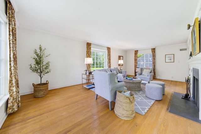 805 E Hyde WAY, Fox Point, WI 53217