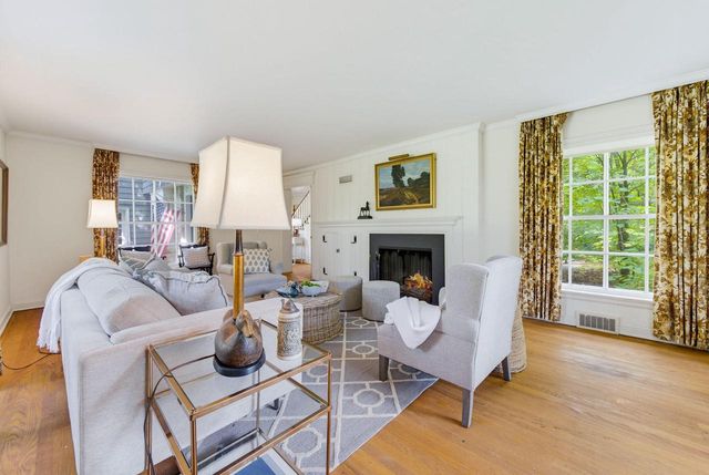 805 E Hyde WAY, Fox Point, WI 53217