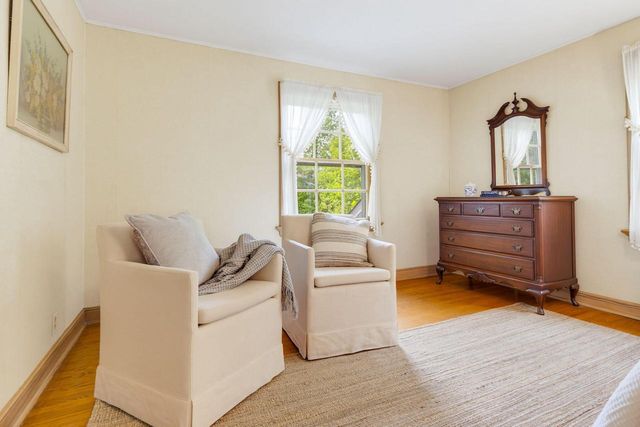 805 E Hyde WAY, Fox Point, WI 53217