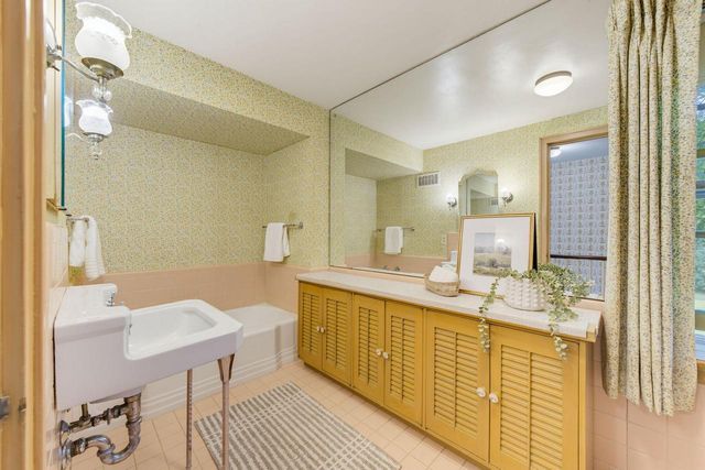 805 E Hyde WAY, Fox Point, WI 53217