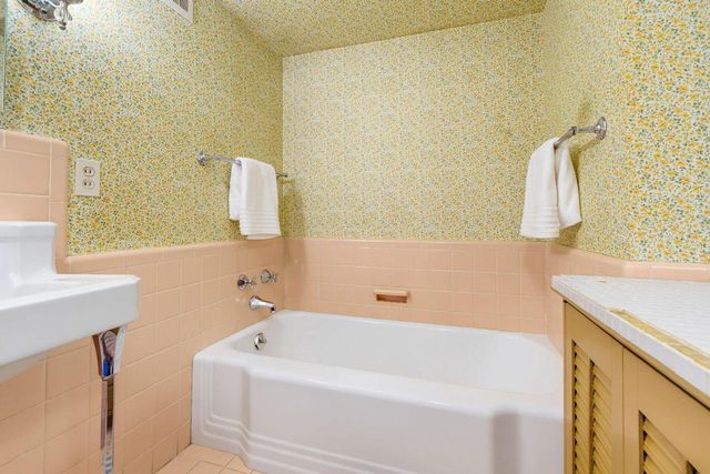 805 E Hyde WAY, Fox Point, WI 53217