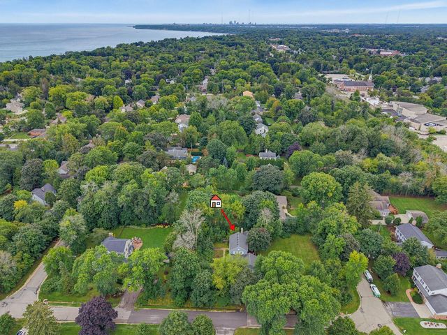 805 E Hyde WAY, Fox Point, WI 53217