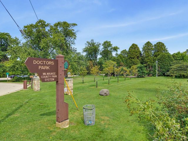 805 E Hyde WAY, Fox Point, WI 53217