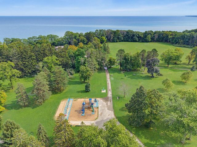 805 E Hyde WAY, Fox Point, WI 53217