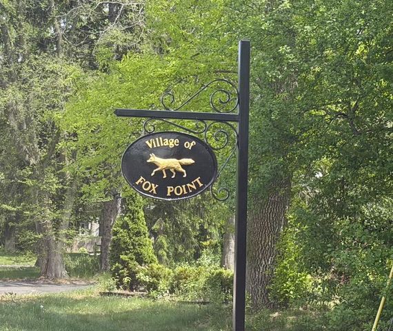 805 E Hyde WAY, Fox Point, WI 53217