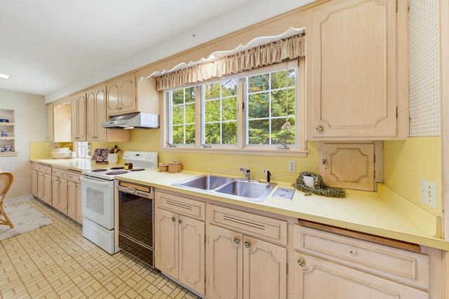 805 E Hyde WAY, Fox Point, WI 53217