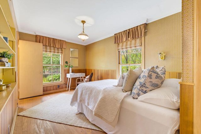805 E Hyde WAY, Fox Point, WI 53217
