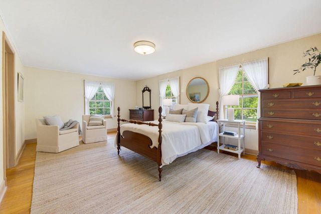 805 E Hyde WAY, Fox Point, WI 53217