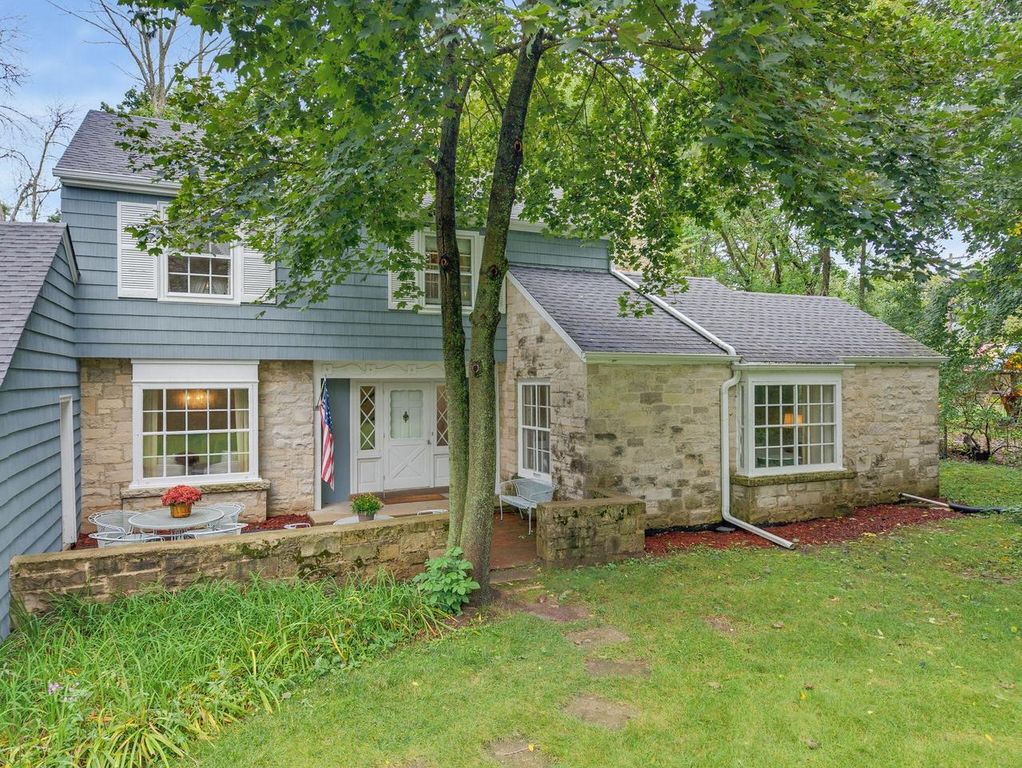 805 E Hyde WAY, Fox Point, WI 53217