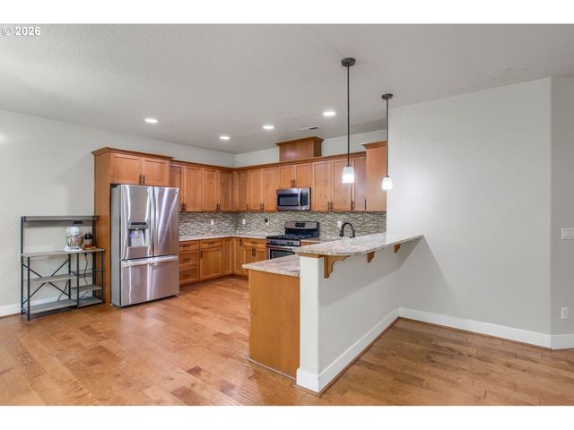 28525 GREENWAY Dr, Wilsonville, OR 97070